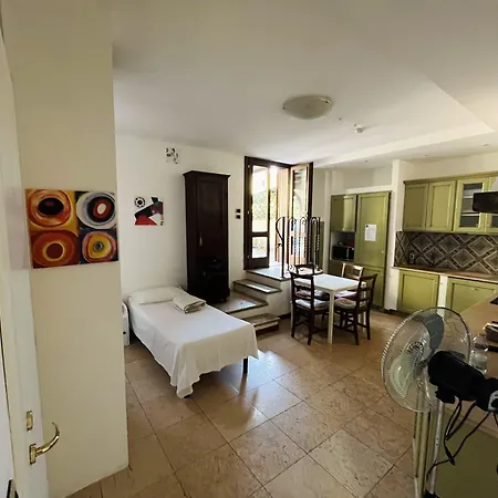 Viale Manzoni 사수올로