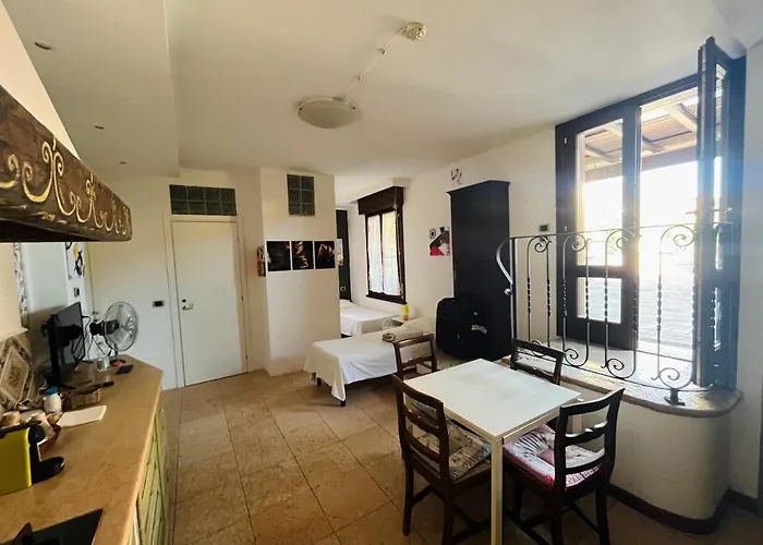 Viale Manzoni فندق ساسْوولو