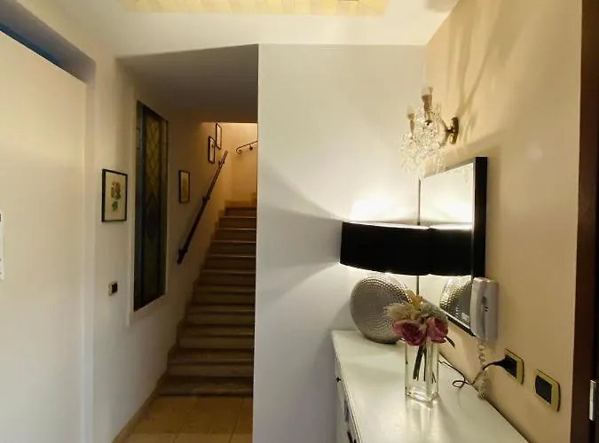 فندق Viale Manzoni ساسْوولو