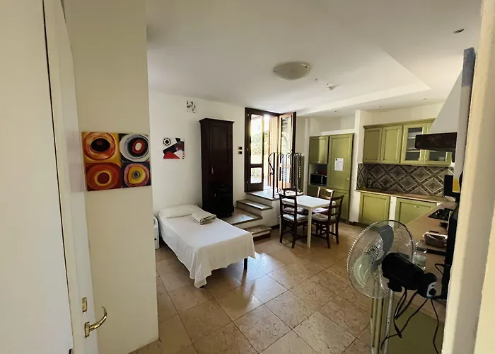 Viale Manzoni 사수올로